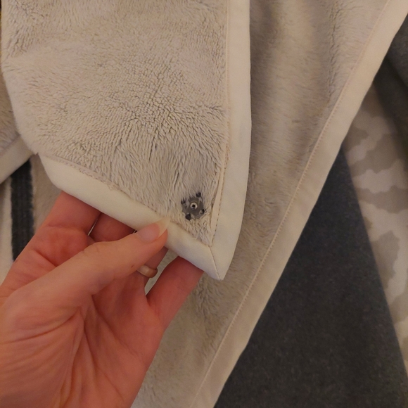 Lululemon Gray w/ white faux fur lined Cardigan - Picture 3 of 5